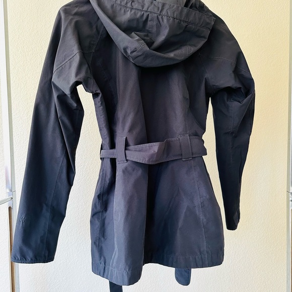 The North Face black rain jacket. Good used conditions. Removable hood - Picture 1 of 2